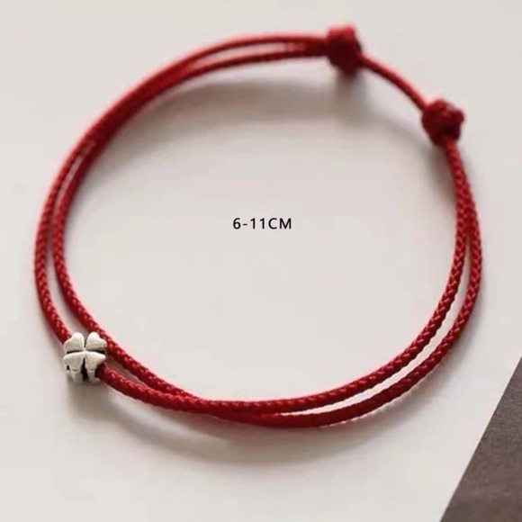 Four Leaf Clover String Bracelet Adjustable - Picture 6 of 7